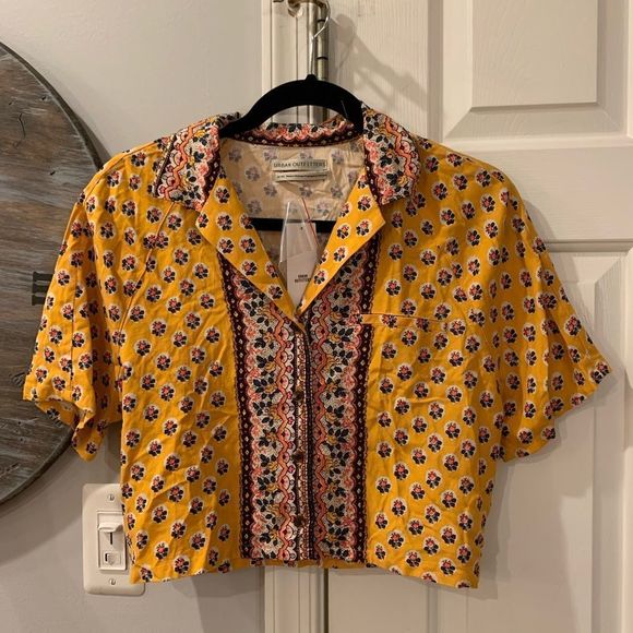 Urban Outfitters Tops - Urban Outfitters Handkerchief Print Crop Shirt M